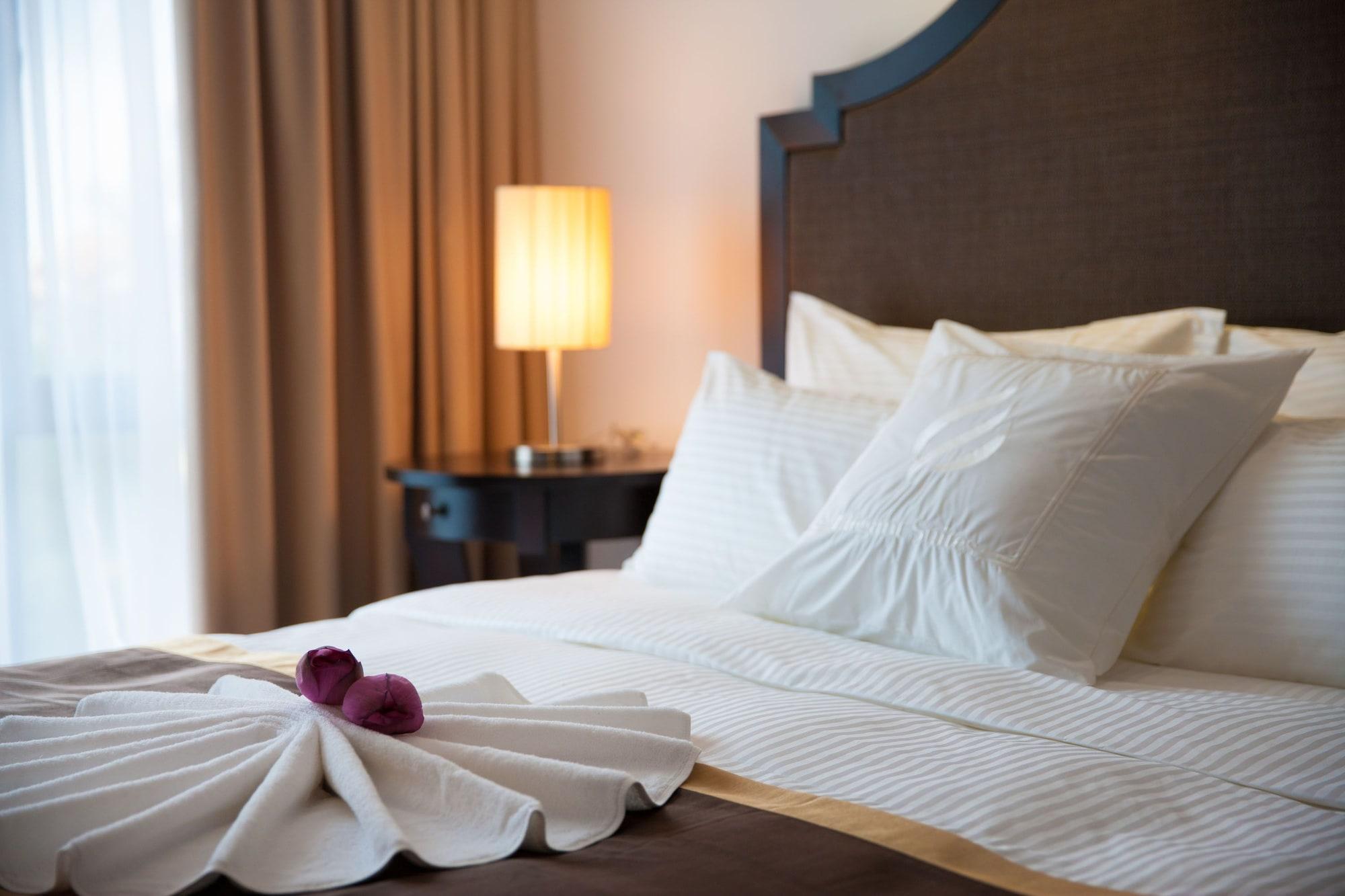 Elegant Suites Westlake Hanoi Esterno foto